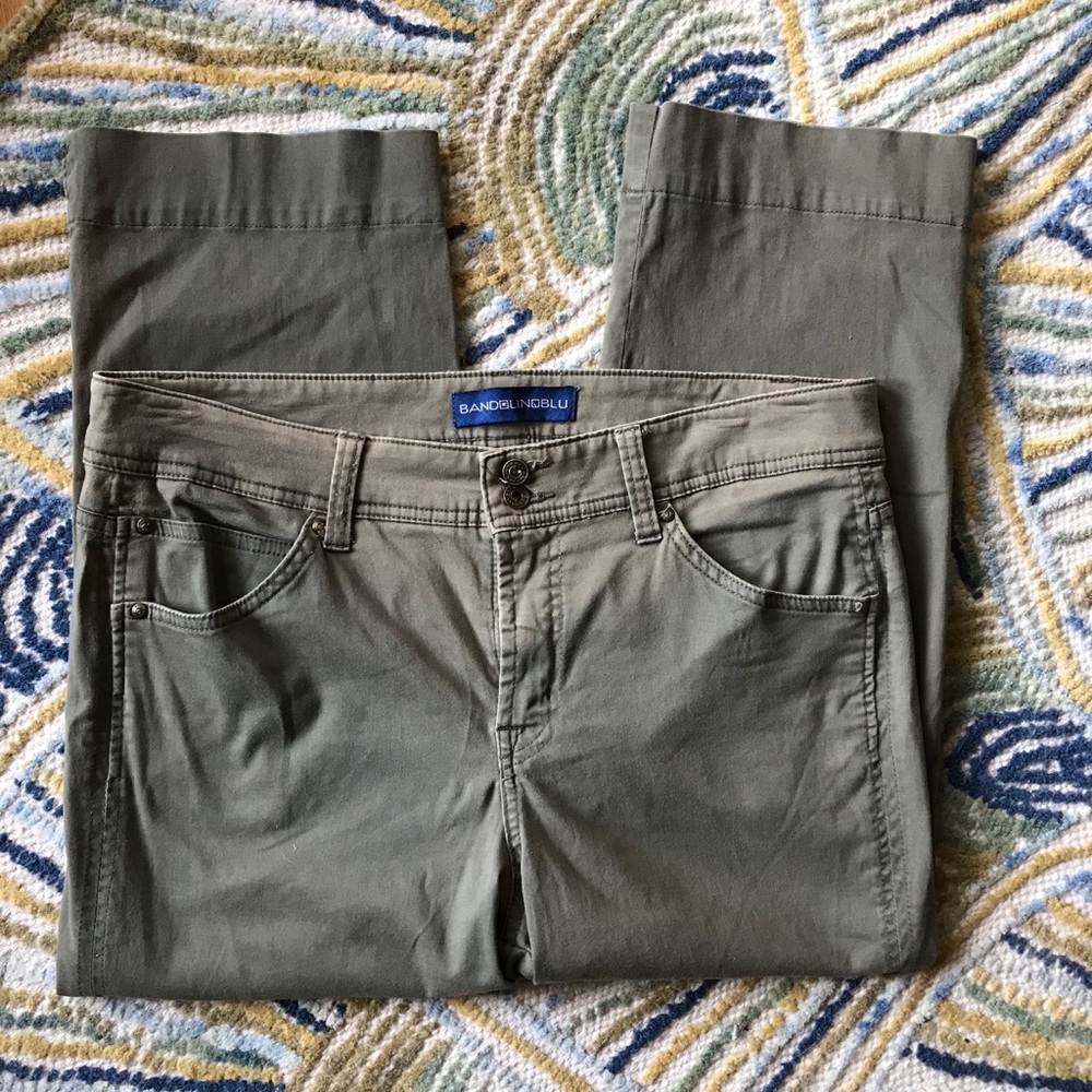 Green Cropped pants